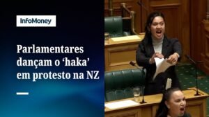 Parlamentares maoris dançam o ‘haka’ para protestar votação na Nova Zelândia