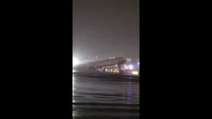 Avião da Air Canada colide com caminhão de bombeiros e deixa 2 mortos e 41 feridos