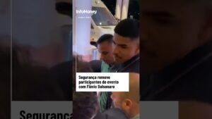 Seguranças retiram dois homens de evento com Flávio Bolsonaro e Derrite